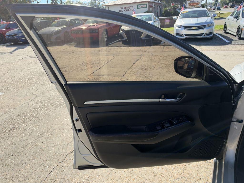 Nissan Altima  2025