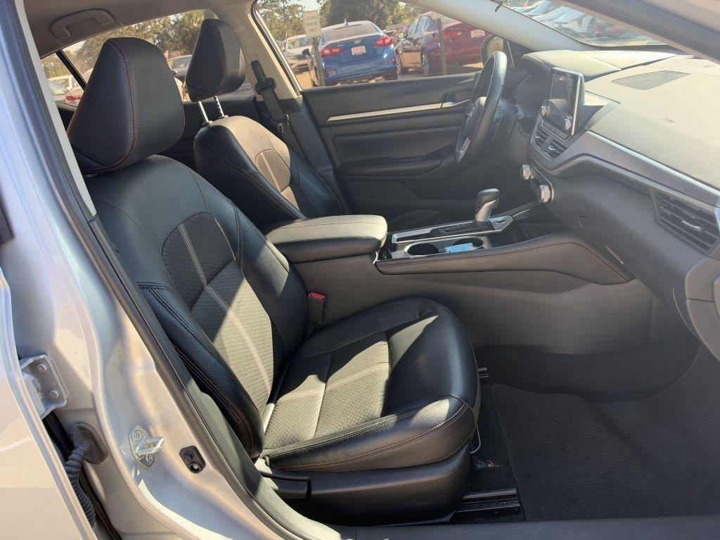 Nissan Altima  2025