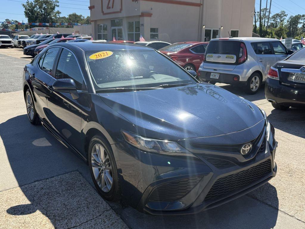 Toyota Camry  2021