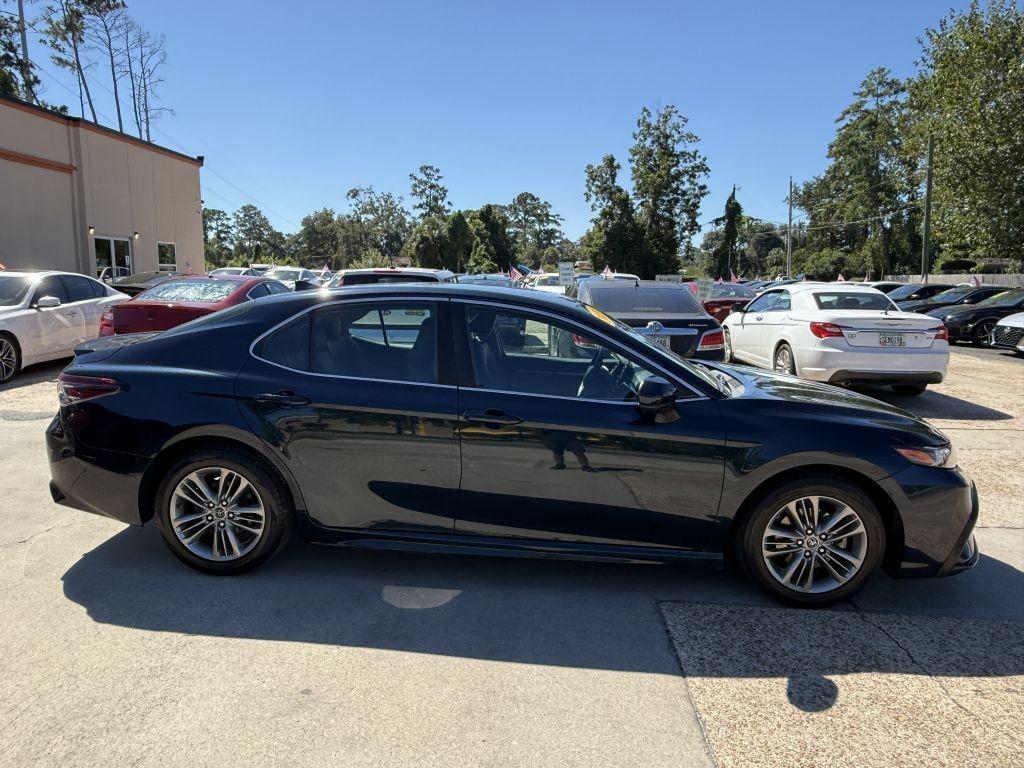Toyota Camry  2021