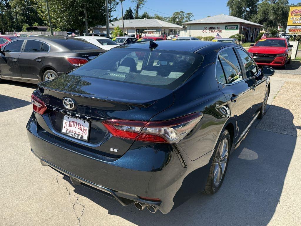 Toyota Camry  2021