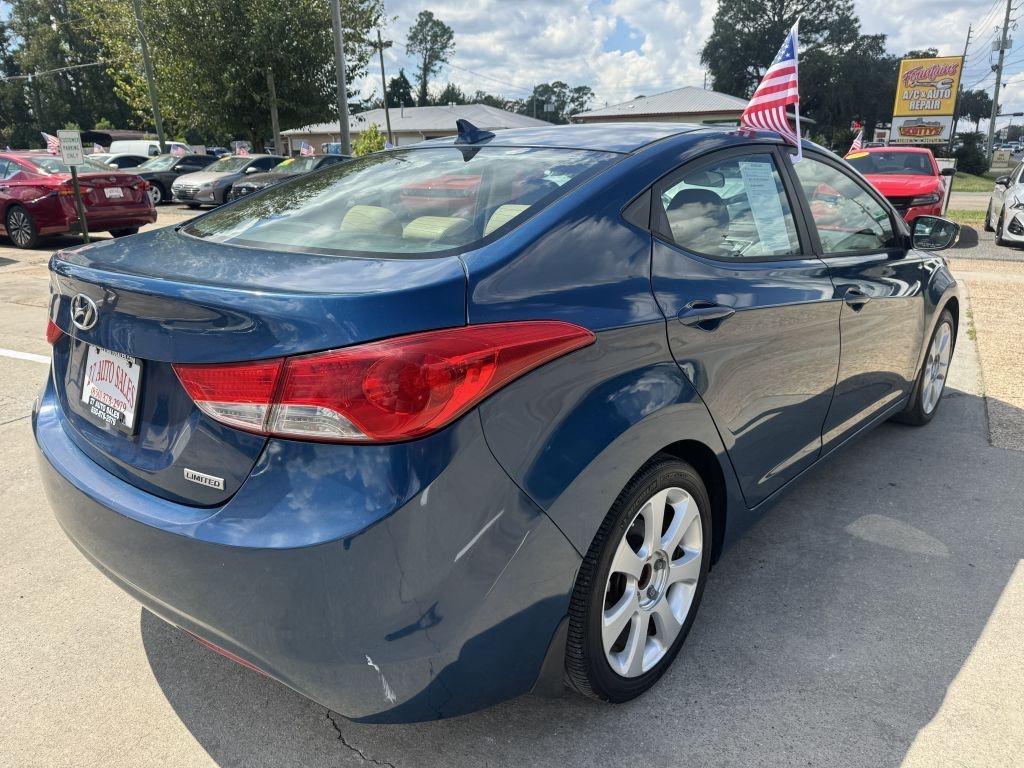Hyundai Elantra  2013