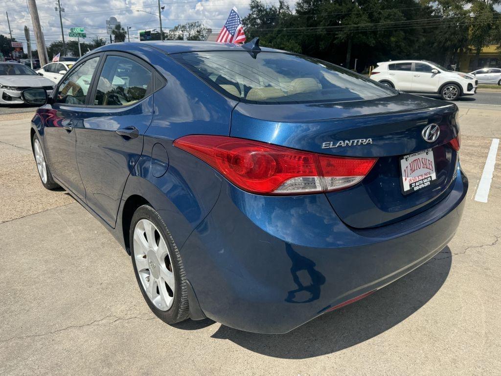 Hyundai Elantra  2013