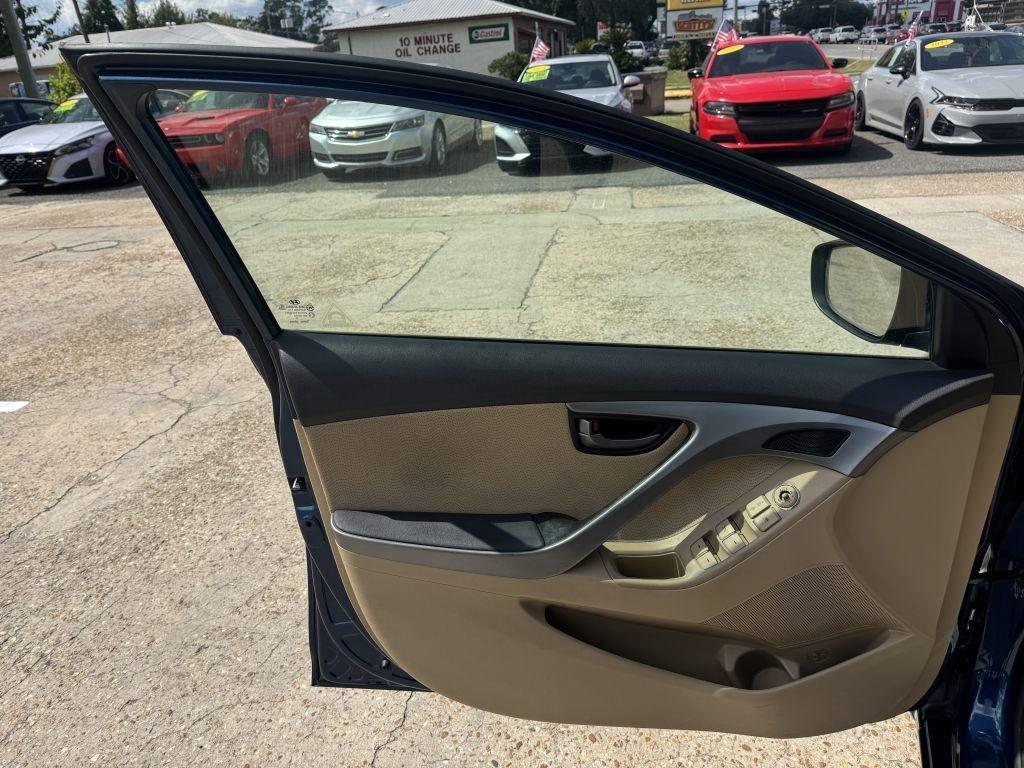 Hyundai Elantra  2013