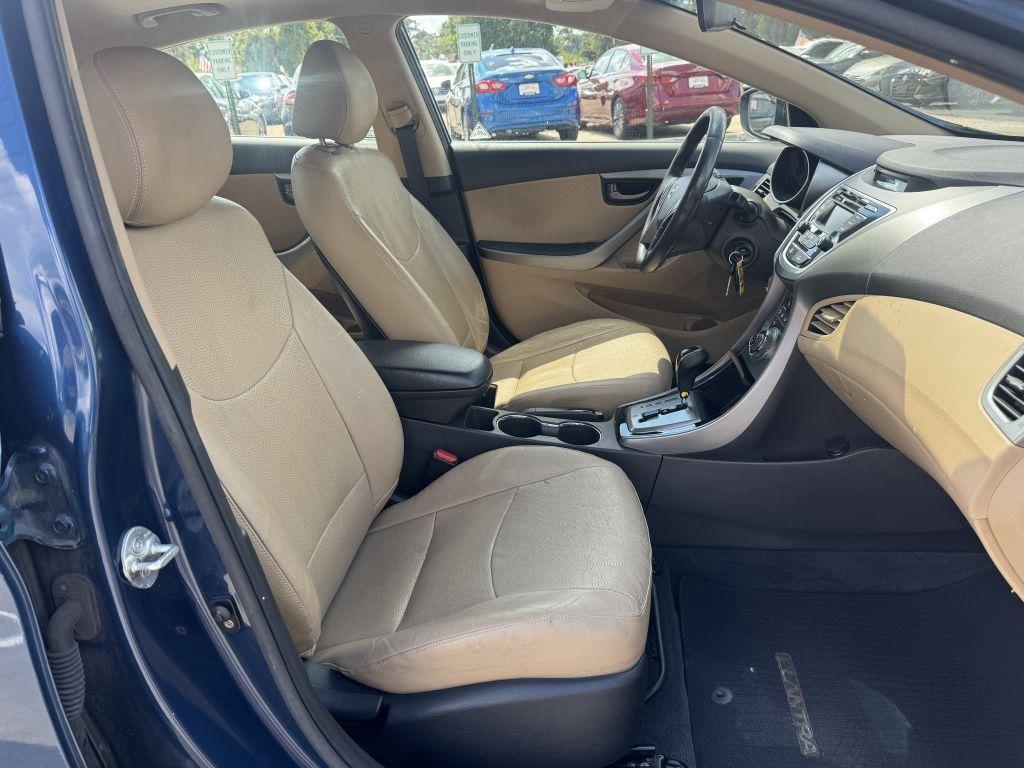 Hyundai Elantra  2013