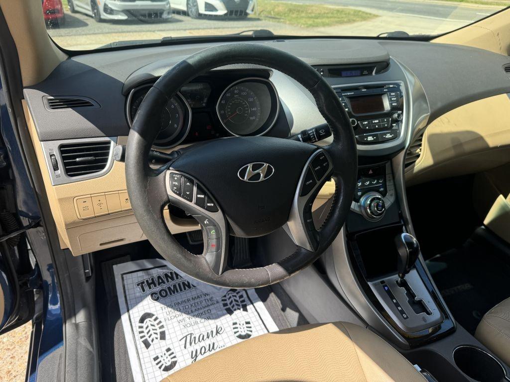 Hyundai Elantra  2013