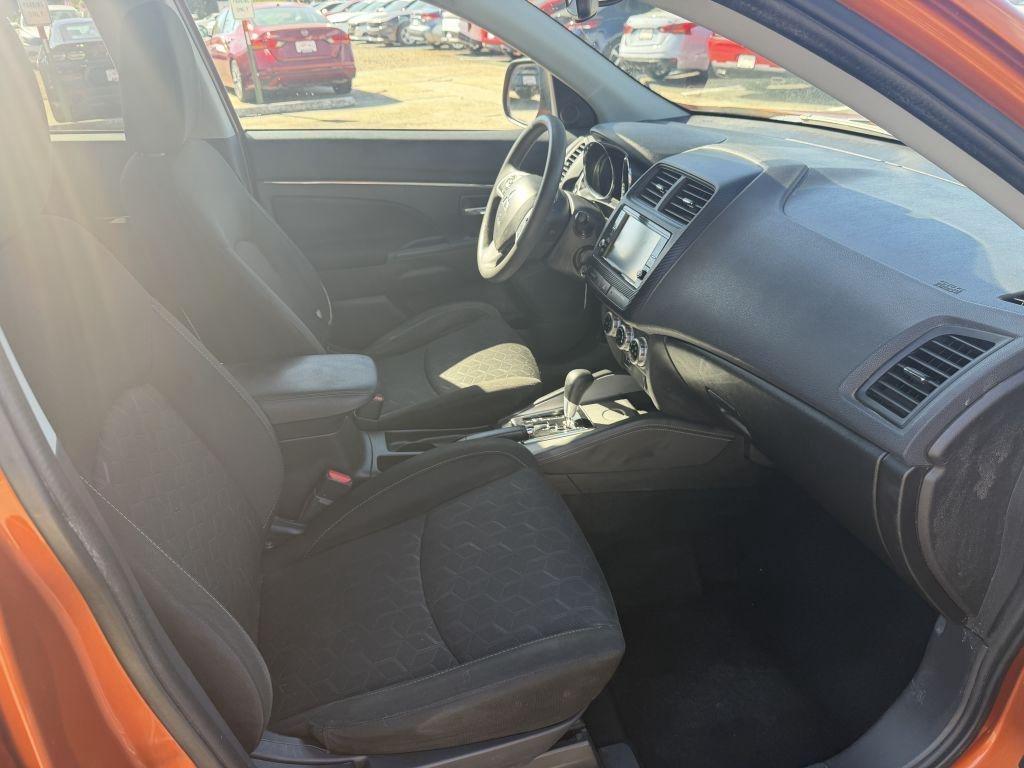 Mitsubishi Outlander Sport  2021