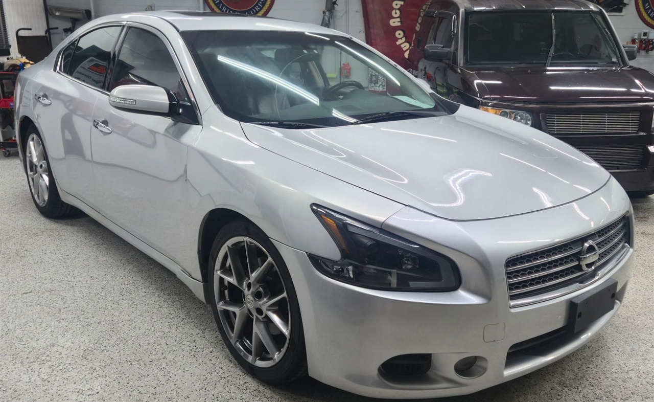 Nissan Maxima  2010