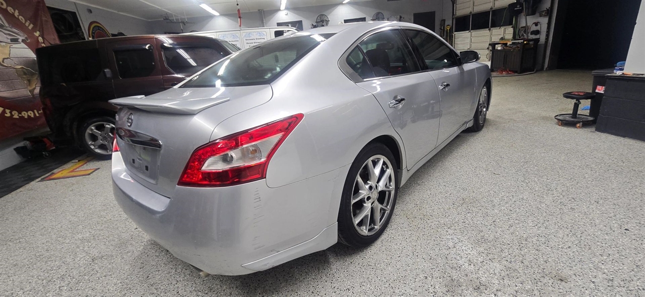 Nissan Maxima  2010