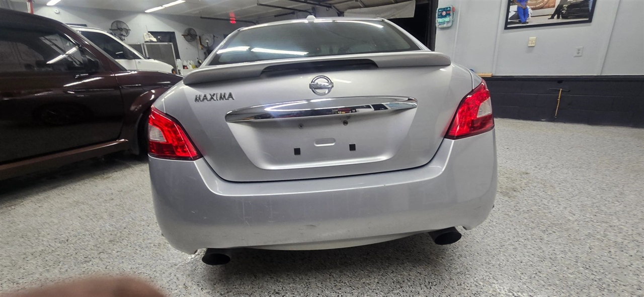 Nissan Maxima  2010