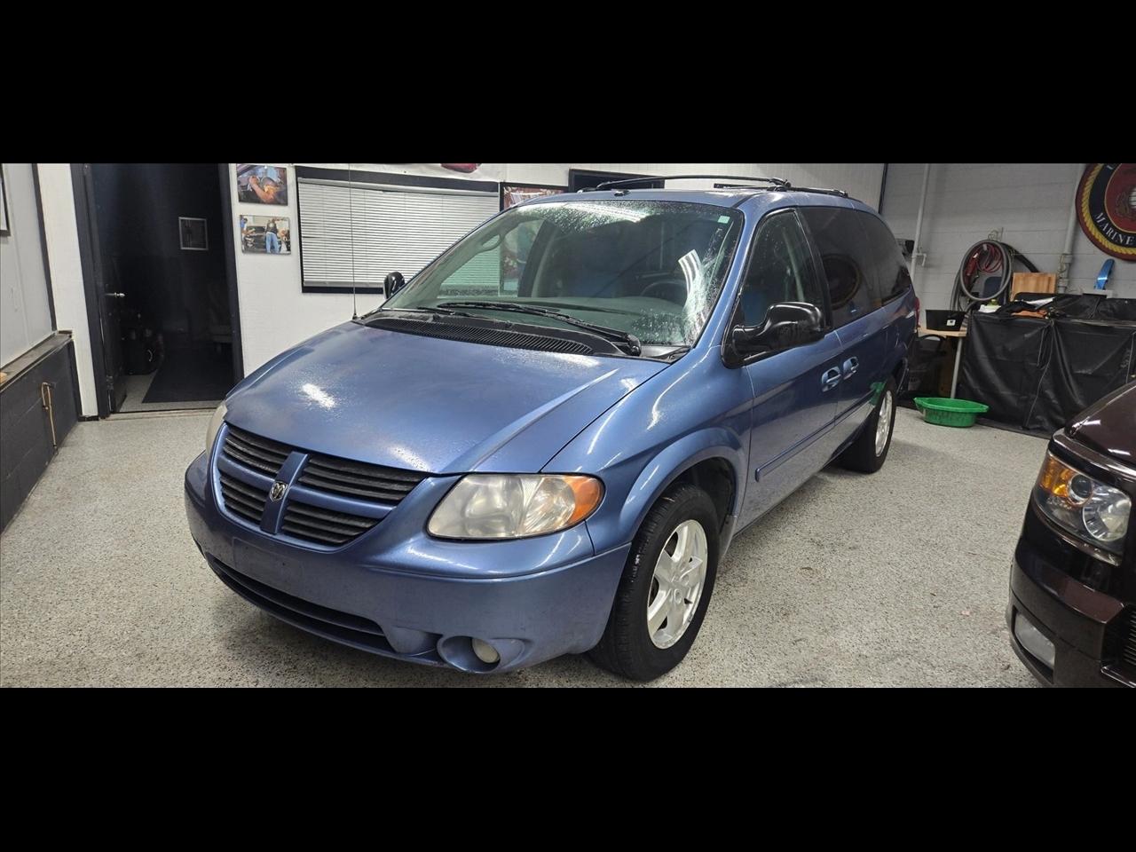 2007 Dodge Grand Caravan SXT Minivan 4D