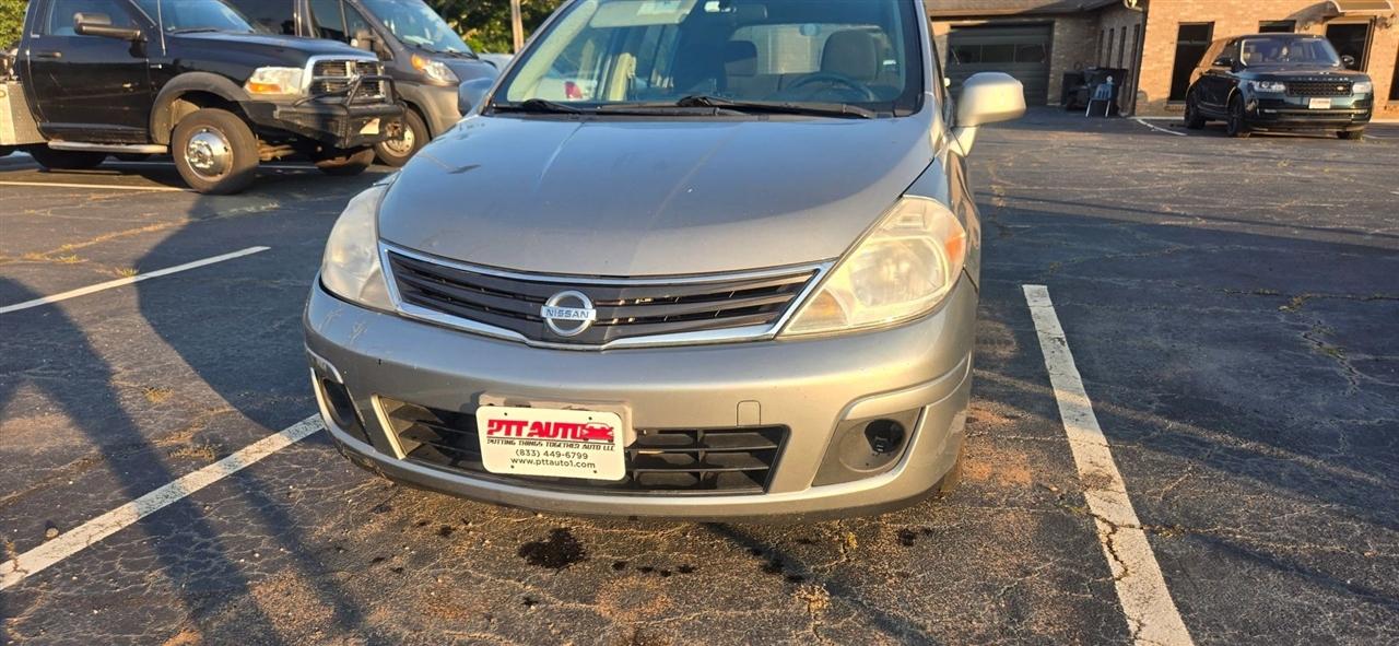 Nissan Versa  2012