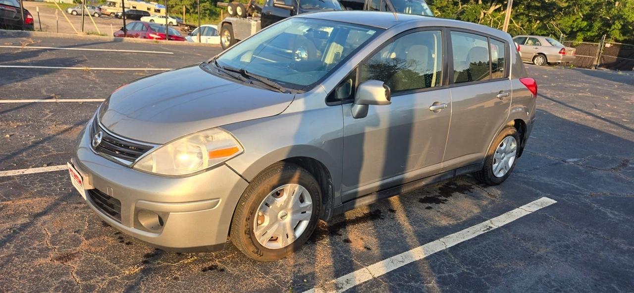 Nissan Versa  2012