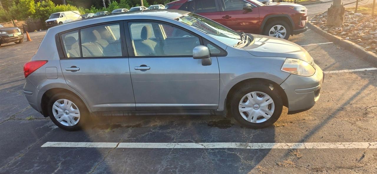 Nissan Versa  2012