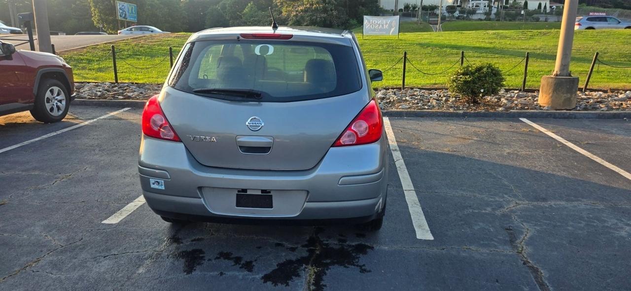 Nissan Versa  2012