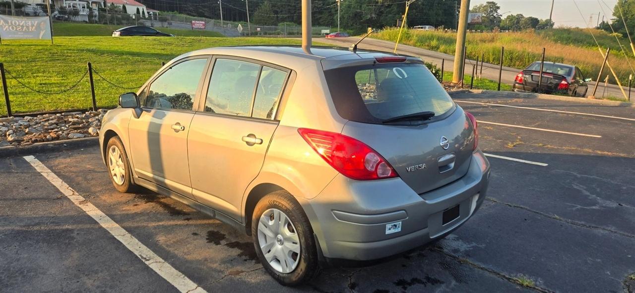 Nissan Versa  2012