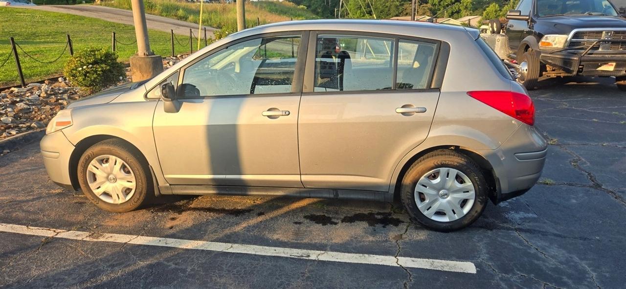 Nissan Versa  2012