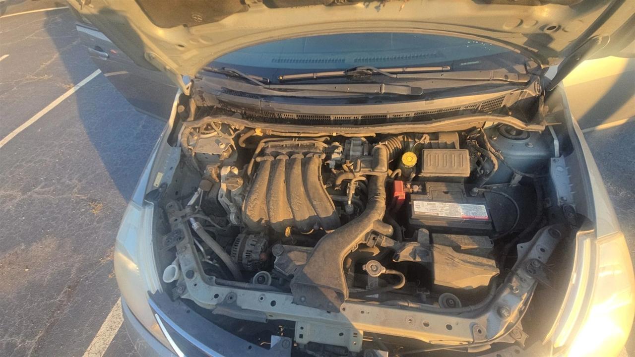 Nissan Versa  2012