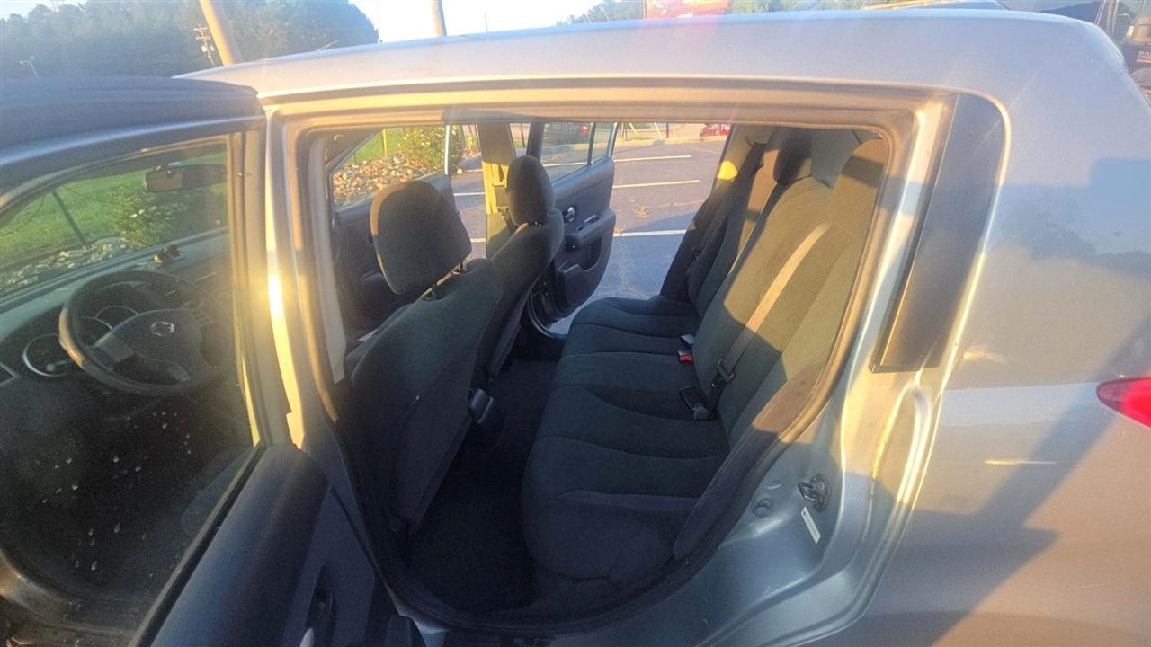 Nissan Versa  2012
