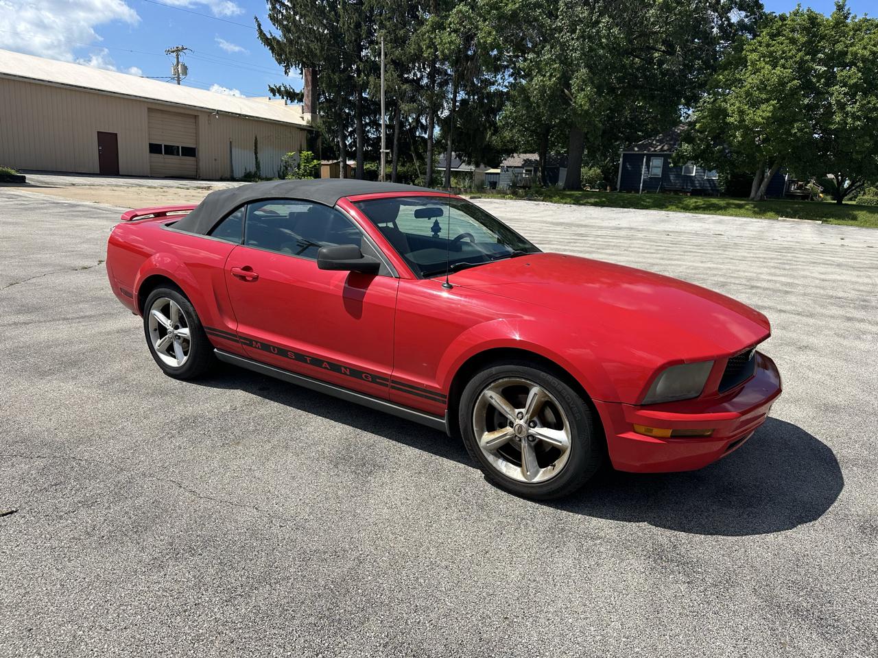 Ford Mustang V6 Deluxe Convertible 2005