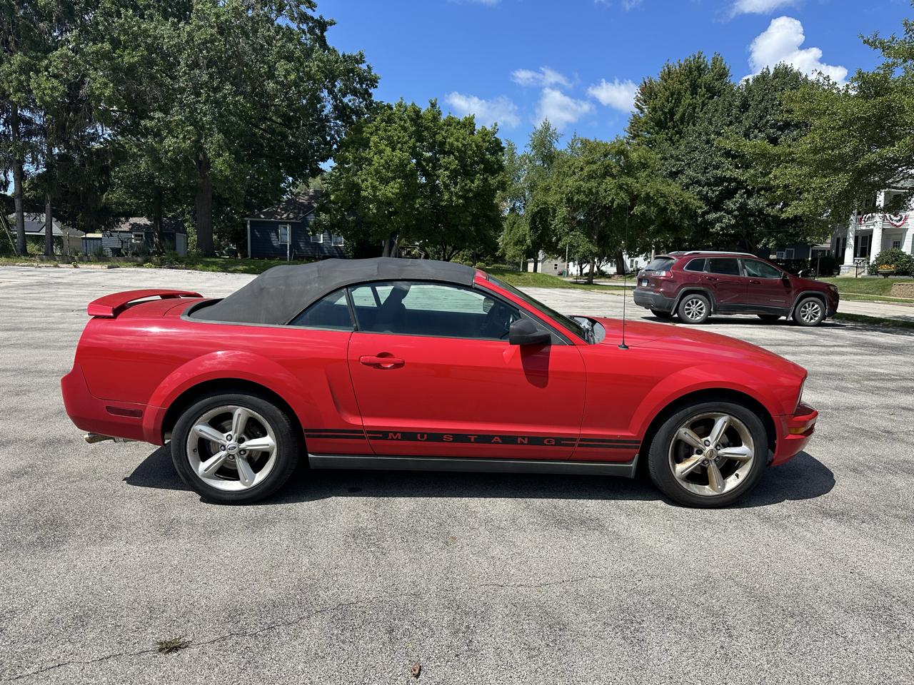 Ford Mustang V6 Deluxe Convertible 2005