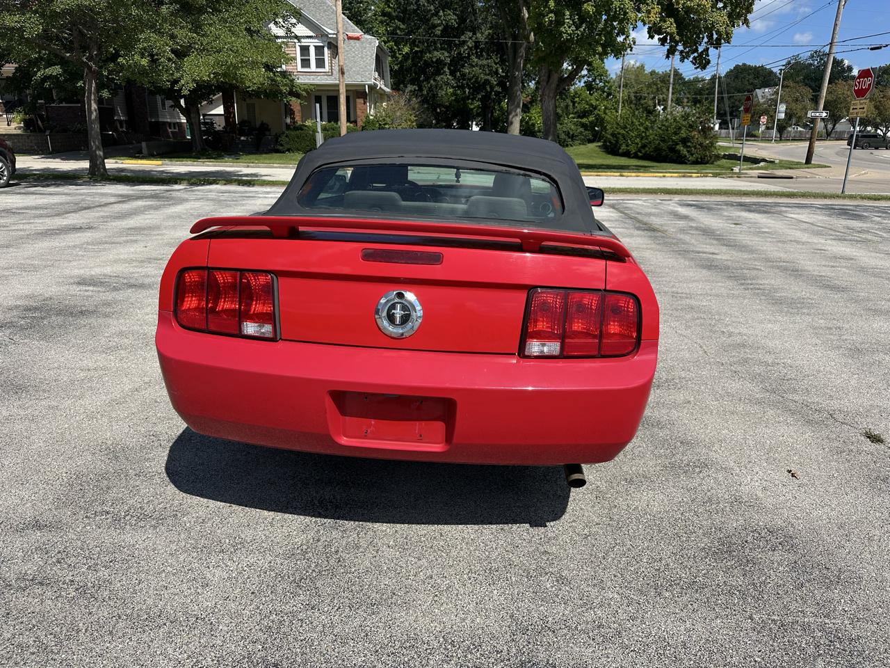 Ford Mustang V6 Deluxe Convertible 2005