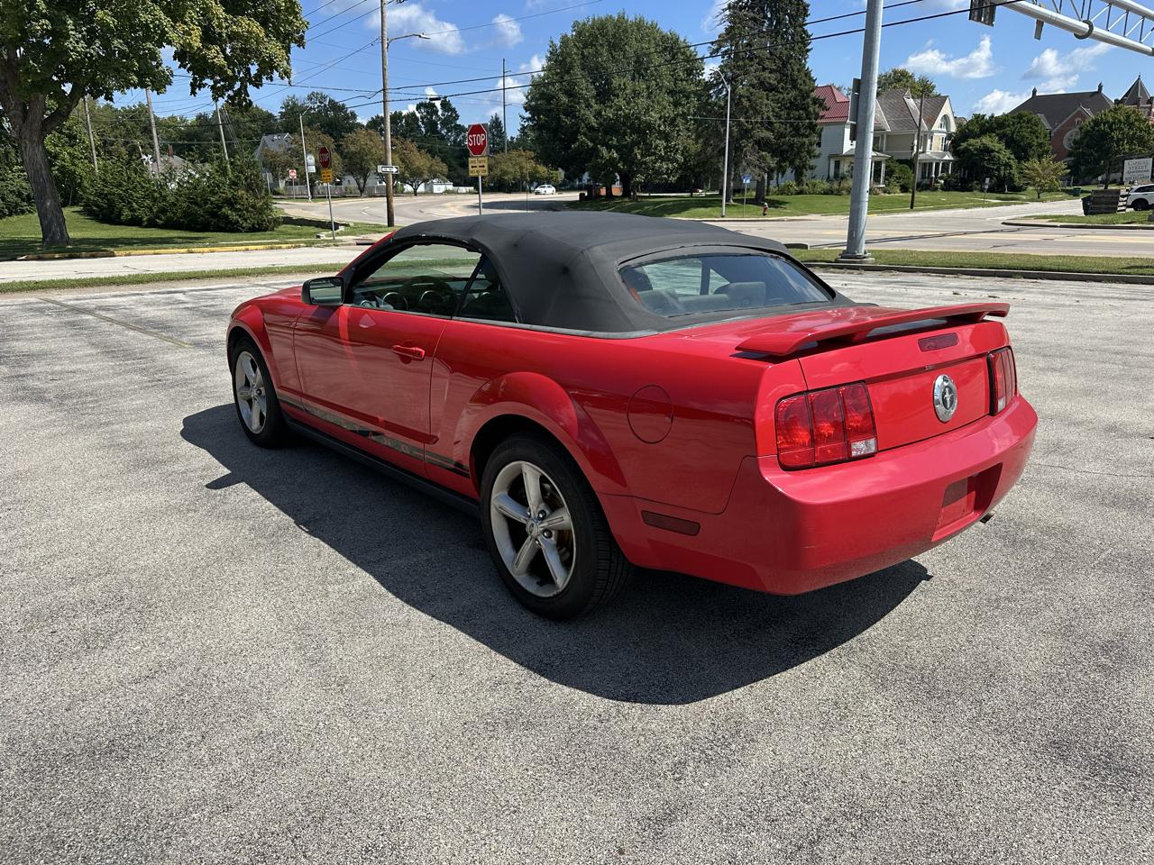 Ford Mustang V6 Deluxe Convertible 2005