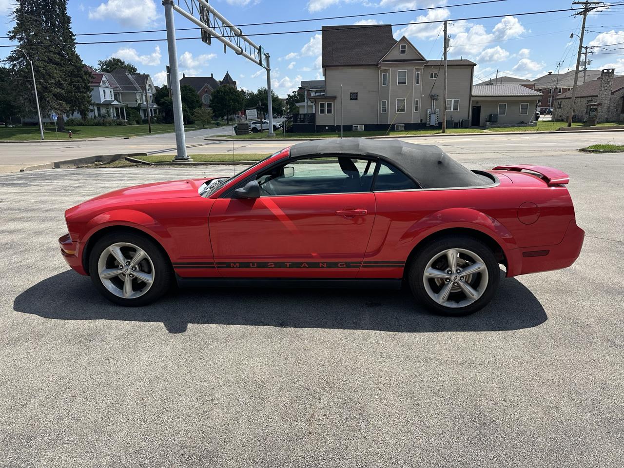 Ford Mustang V6 Deluxe Convertible 2005