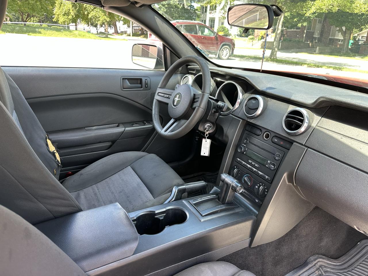 Ford Mustang V6 Deluxe Convertible 2005