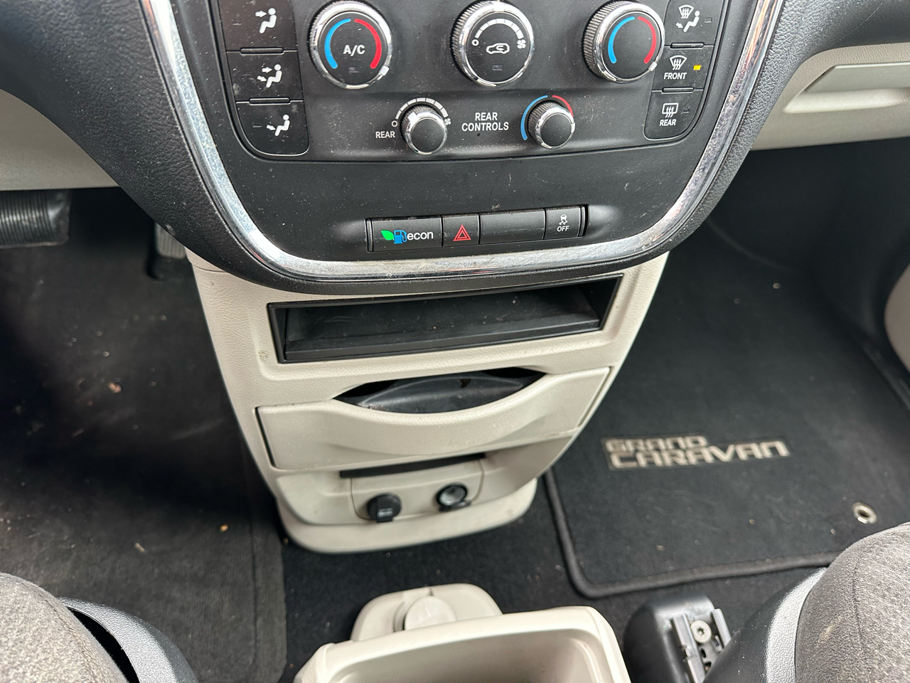 Dodge Grand Caravan SE 2013