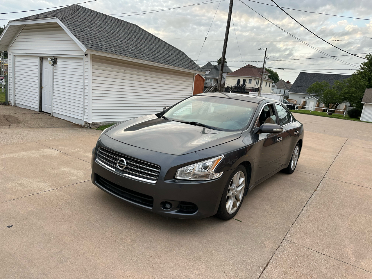 2011 Nissan Maxima SV photo 2