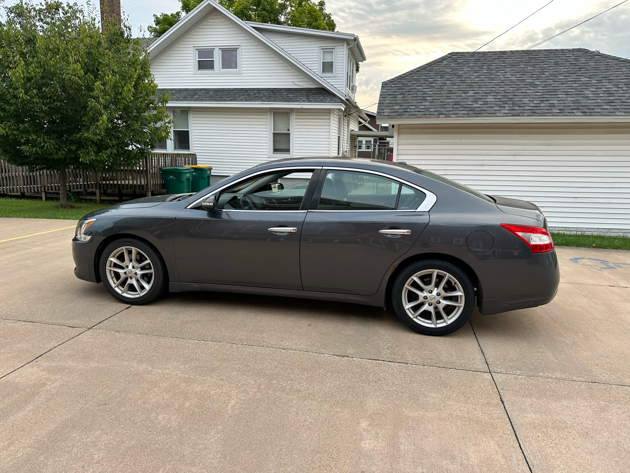 2011 Nissan Maxima SV photo 4