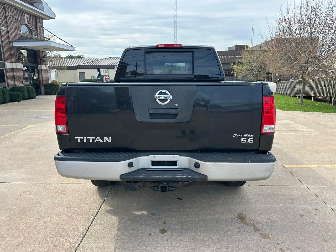 Nissan Titan XE Crew Cab 4WD SWB 2009