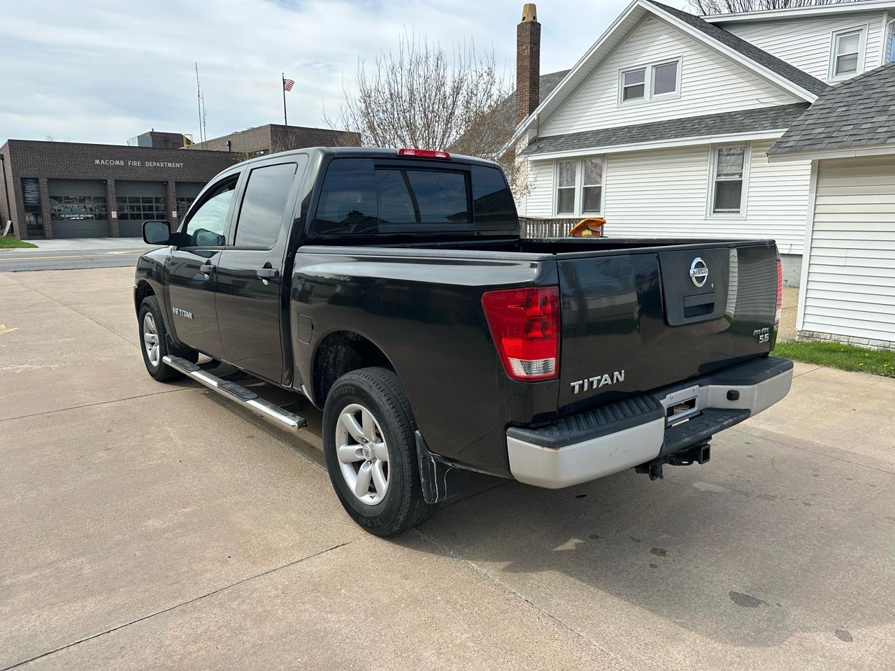 Nissan Titan XE Crew Cab 4WD SWB 2009