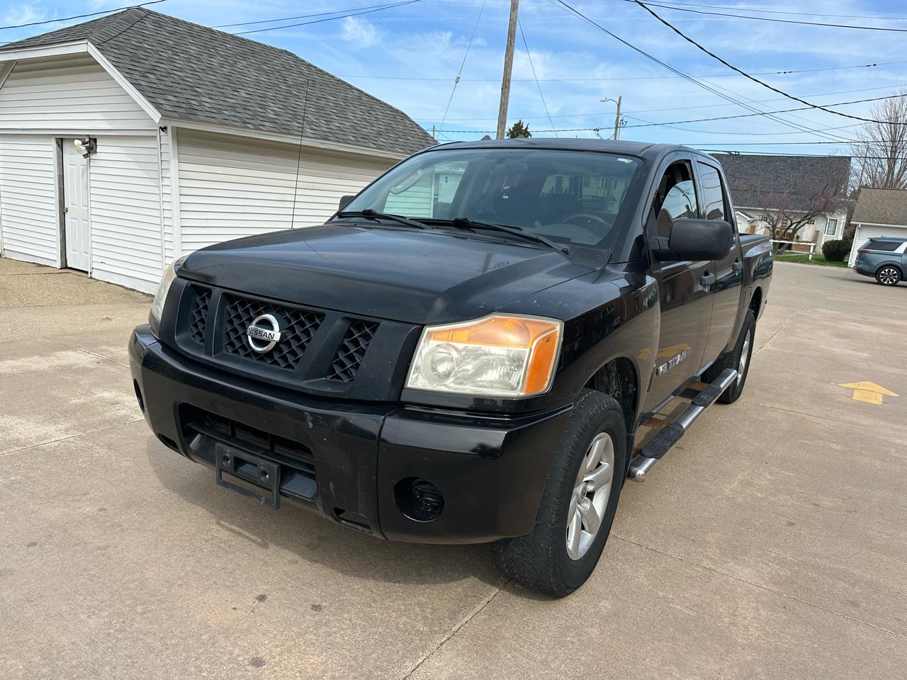 Nissan Titan XE Crew Cab 4WD SWB 2009