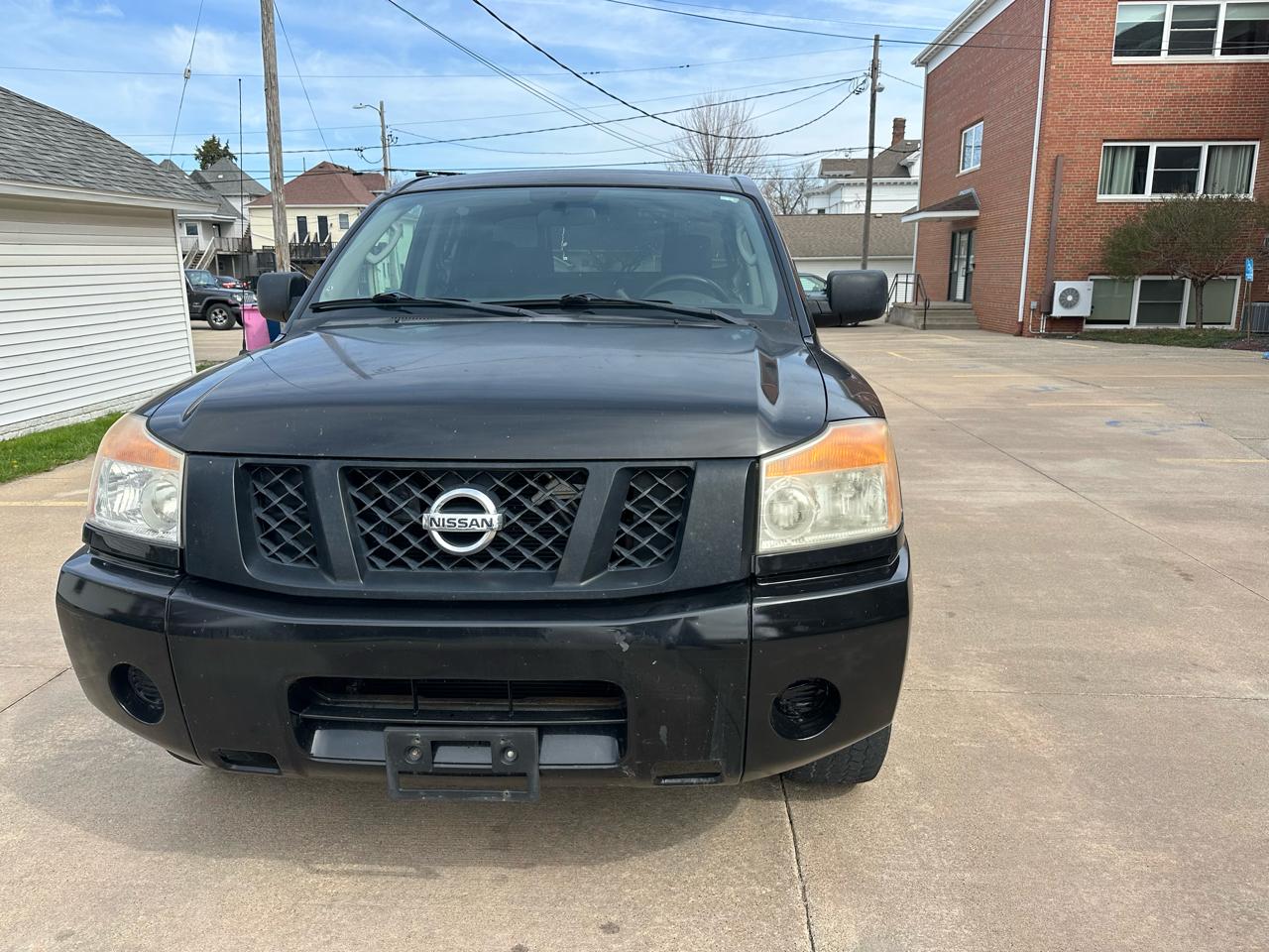 Nissan Titan XE Crew Cab 4WD SWB 2009