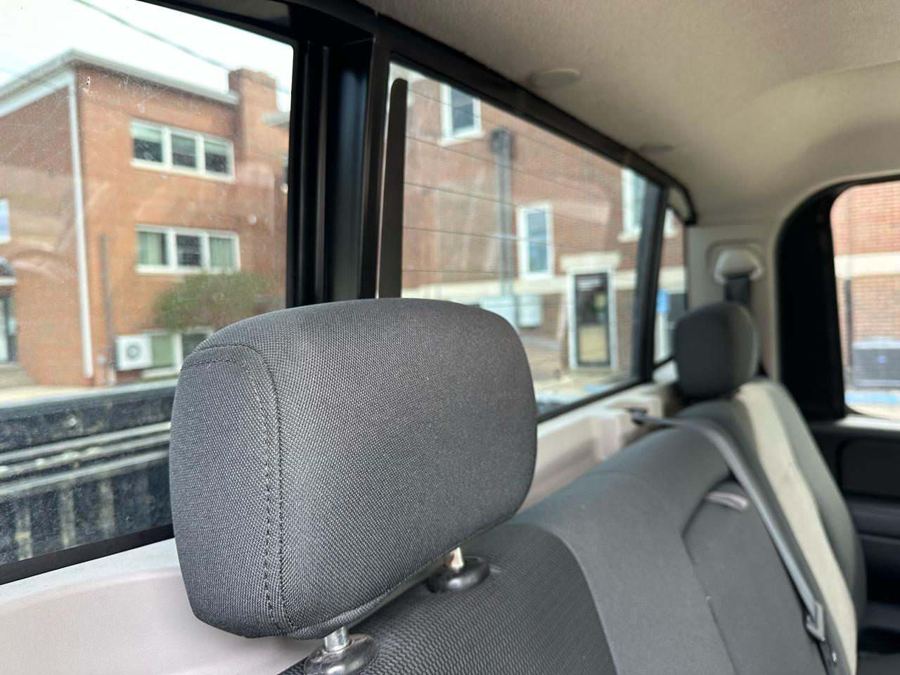 Nissan Titan XE Crew Cab 4WD SWB 2009