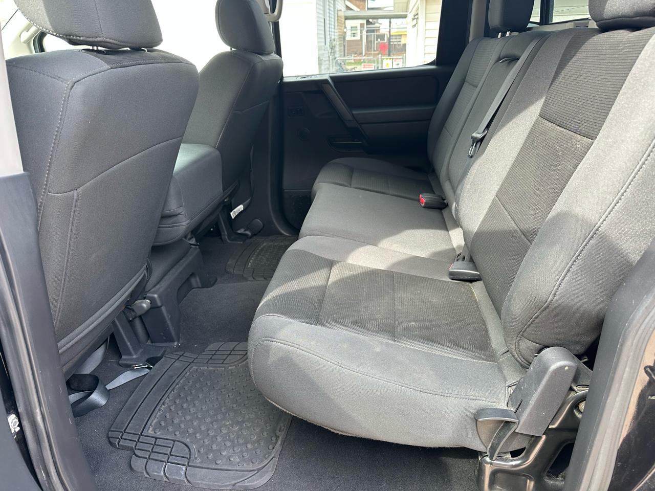 Nissan Titan XE Crew Cab 4WD SWB 2009