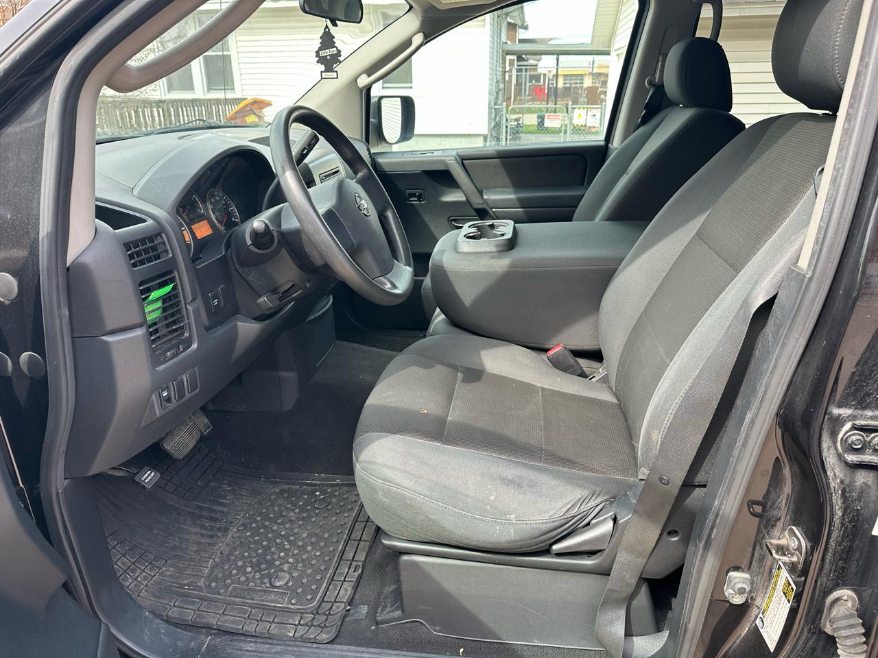 Nissan Titan XE Crew Cab 4WD SWB 2009