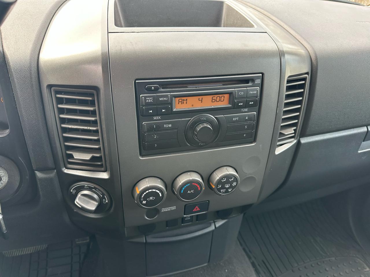 Nissan Titan XE Crew Cab 4WD SWB 2009