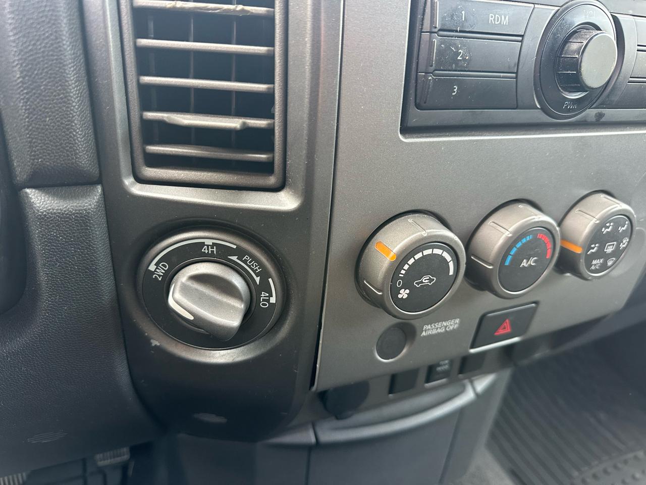 Nissan Titan XE Crew Cab 4WD SWB 2009