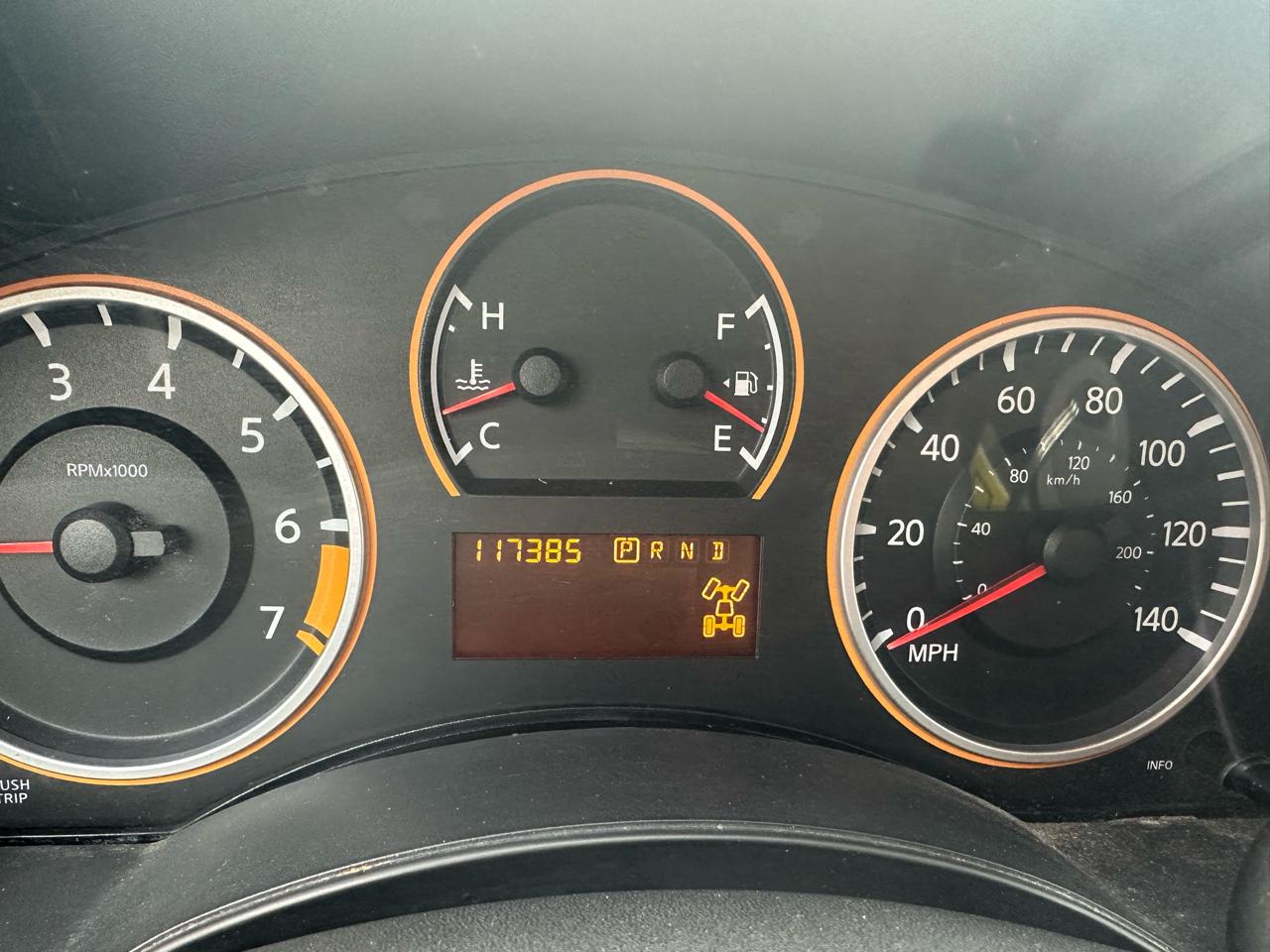 Nissan Titan XE Crew Cab 4WD SWB 2009