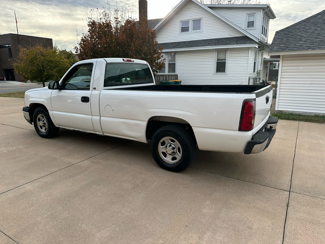 Chevrolet Silverado 1500 1LT Regular Cab Long Box 2WD 2004 Chevrolet Silverado 1500 1LT Regular Cab Long Box 2WD 2004