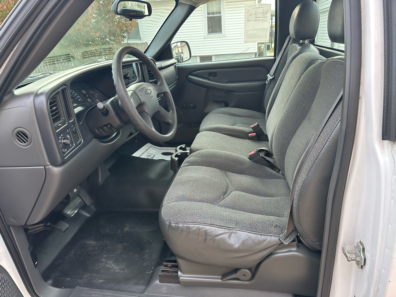 Chevrolet Silverado 1500 1LT Regular Cab Long Box 2WD 2004 Chevrolet Silverado 1500 1LT Regular Cab Long Box 2WD 2004