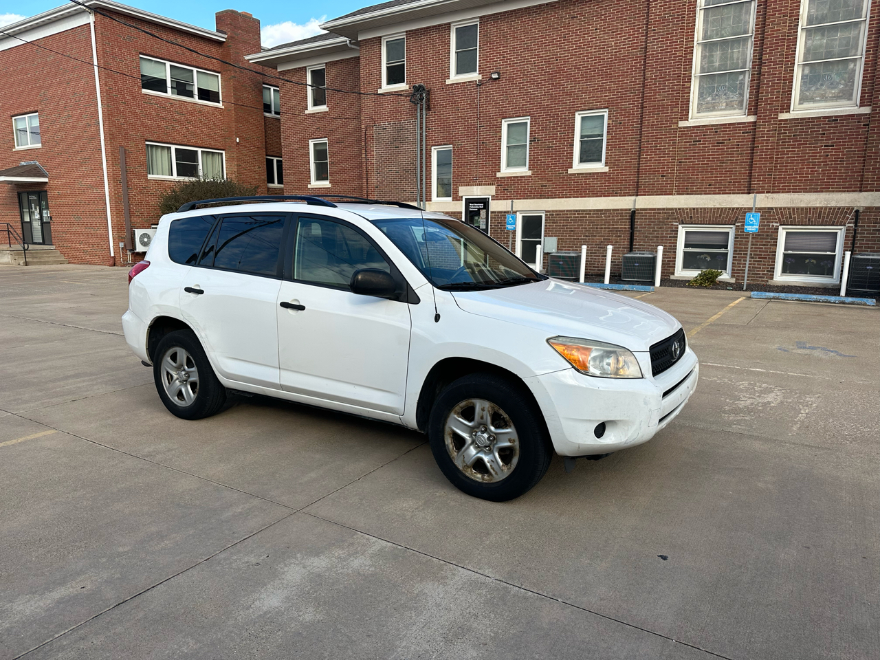 2008 Toyota RAV4 Base photo 2