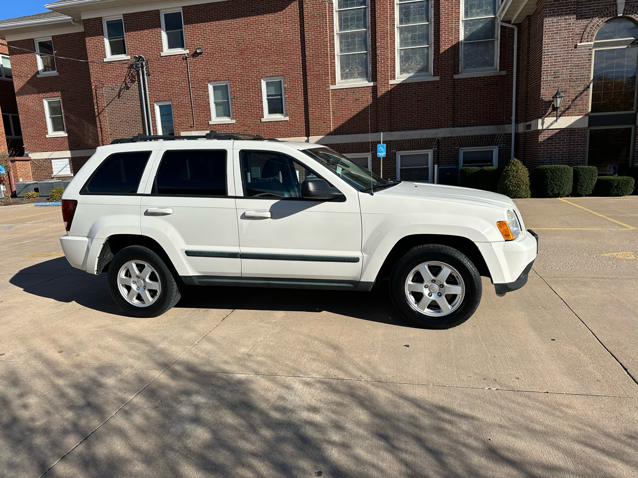 2008 Jeep Grand Cherokee Laredo photo 4