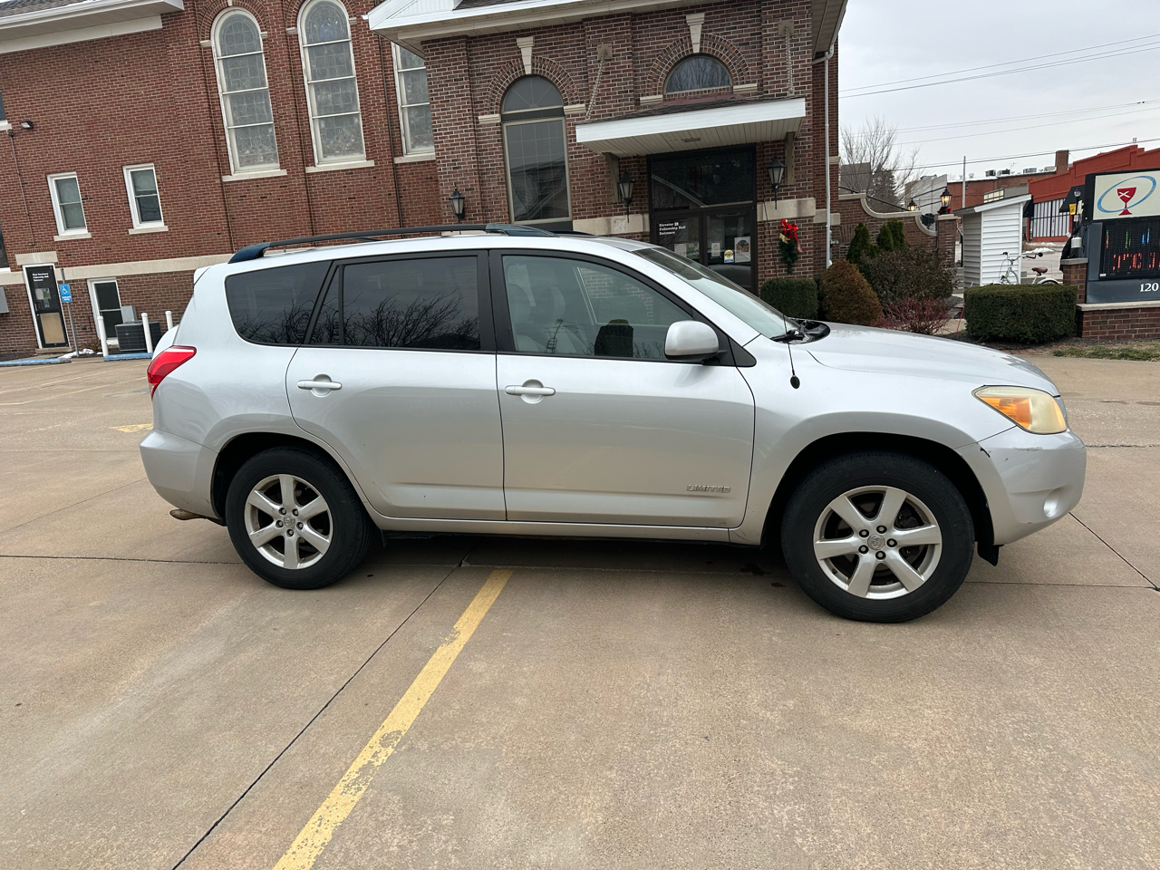 Toyota RAV4 Limited V6 4WD with 3rd Row 2007