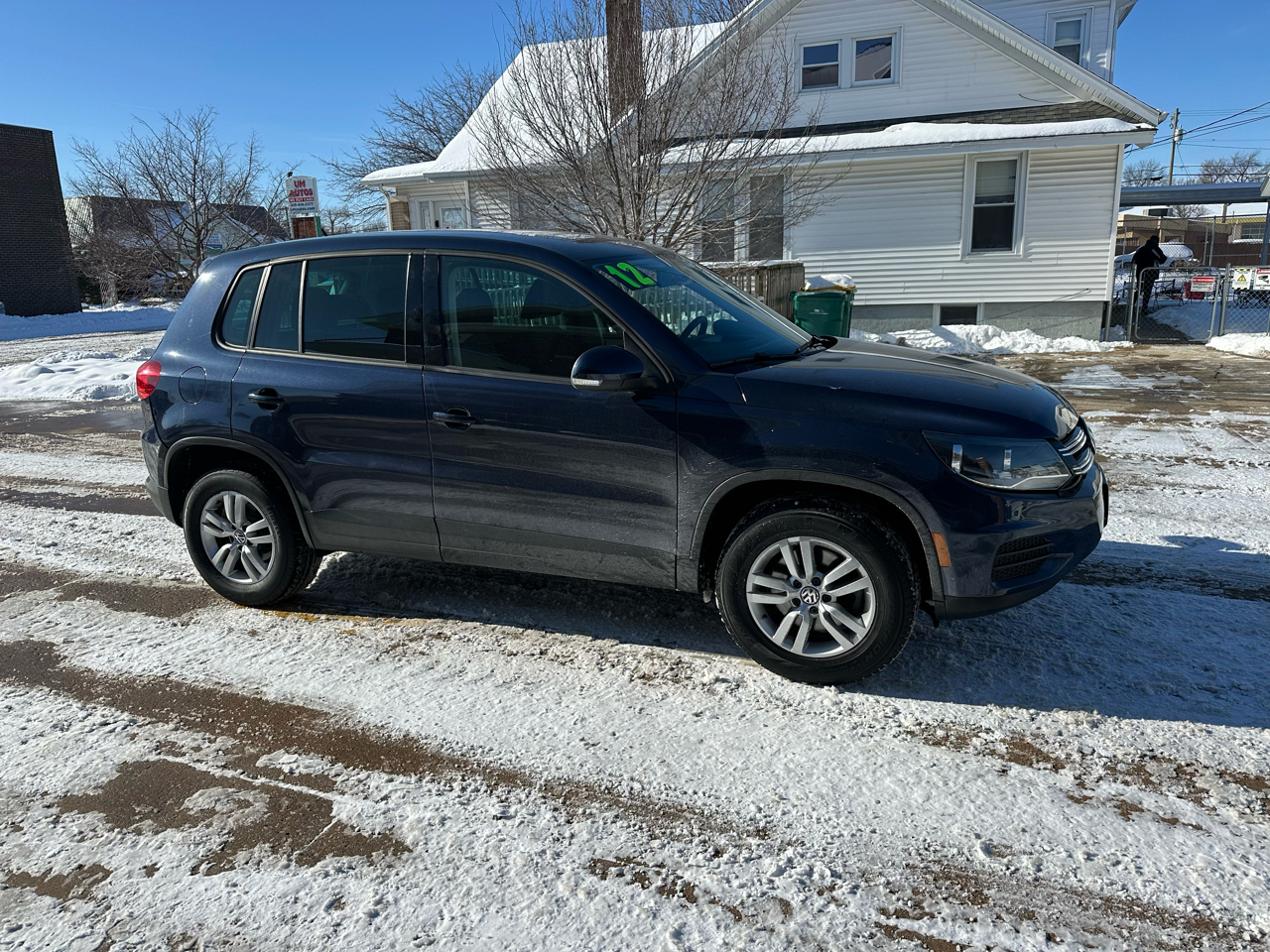 Volkswagen Tiguan S 2012