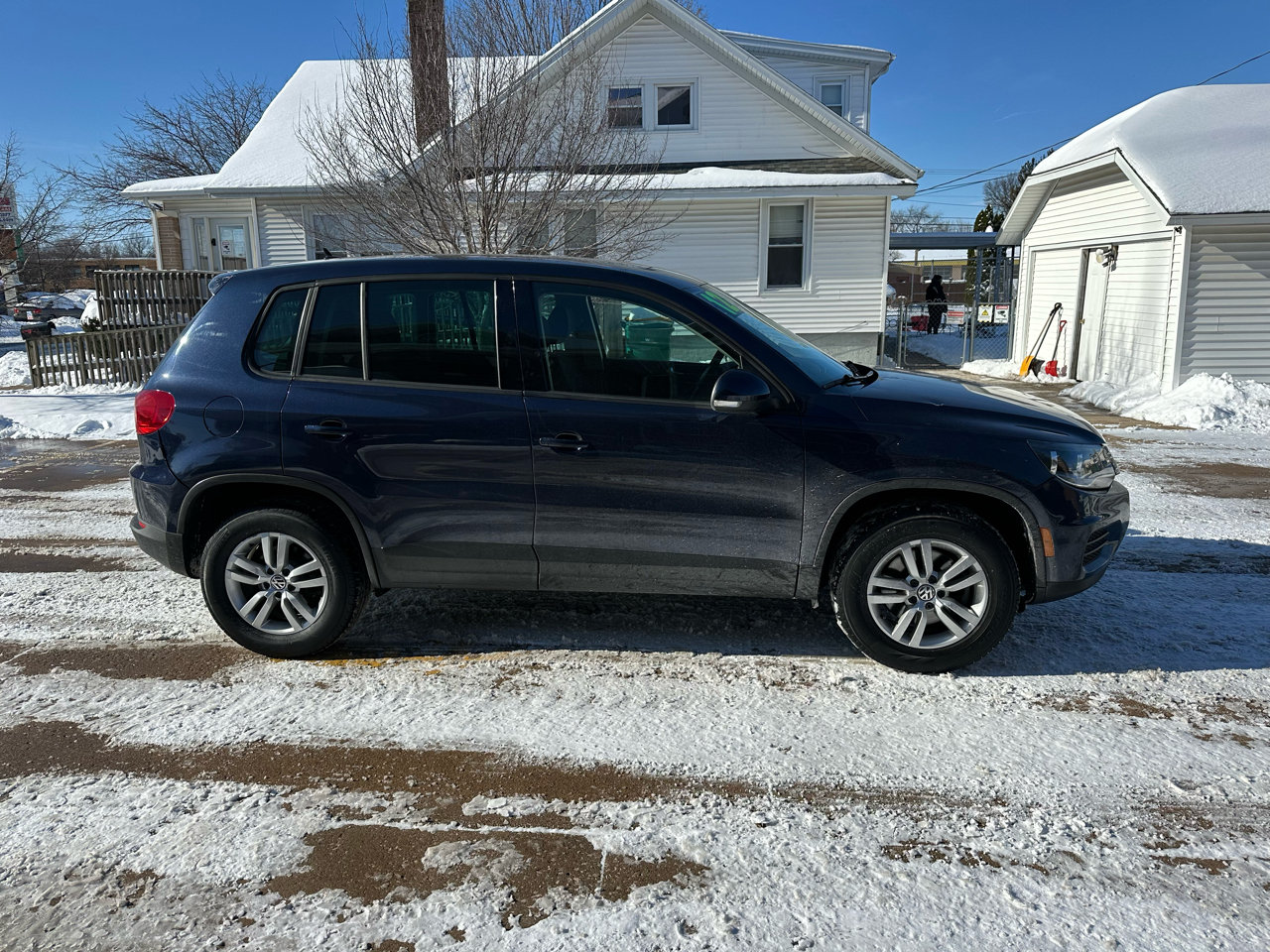 Volkswagen Tiguan S 2012