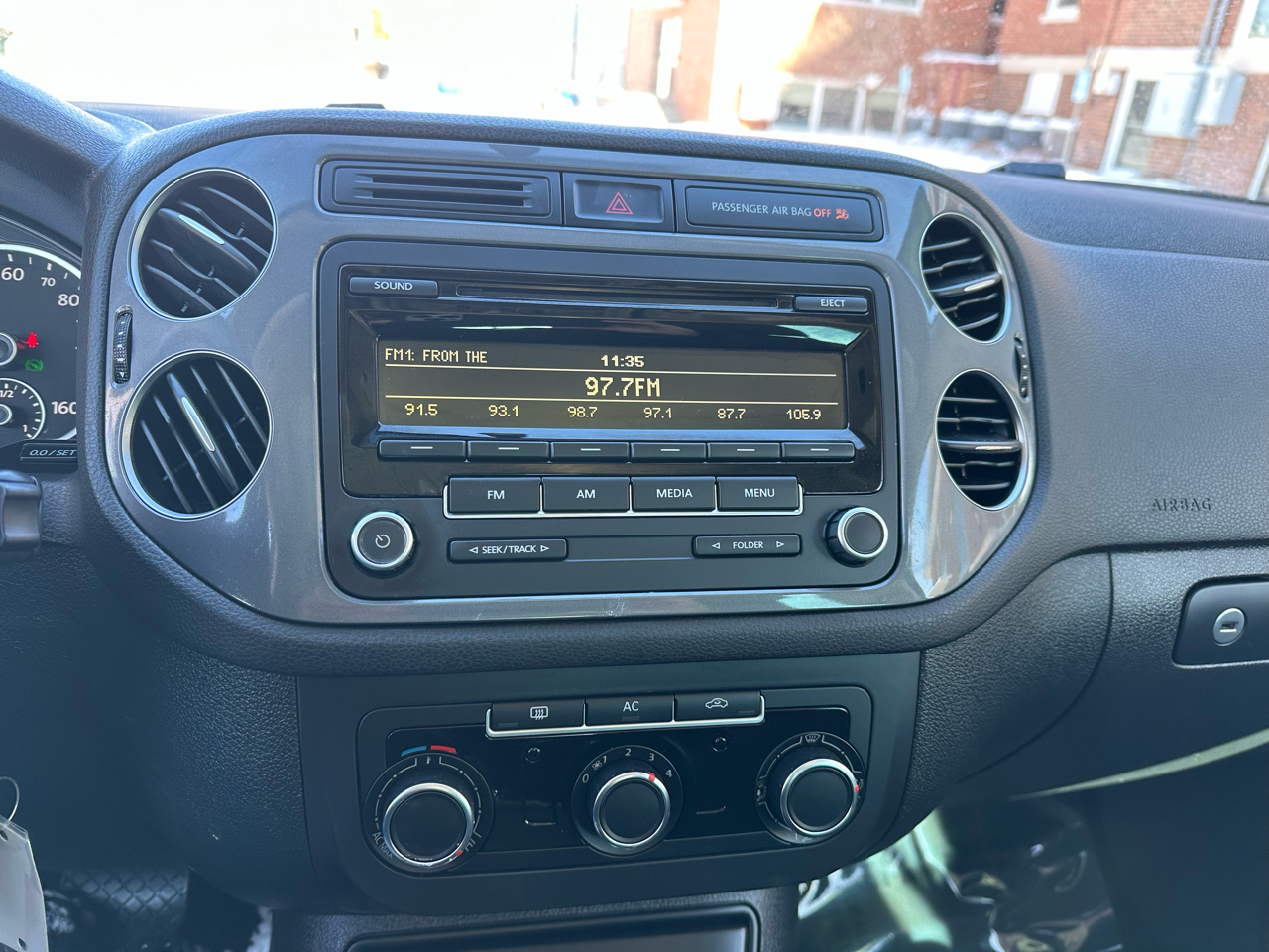 Volkswagen Tiguan S 2012